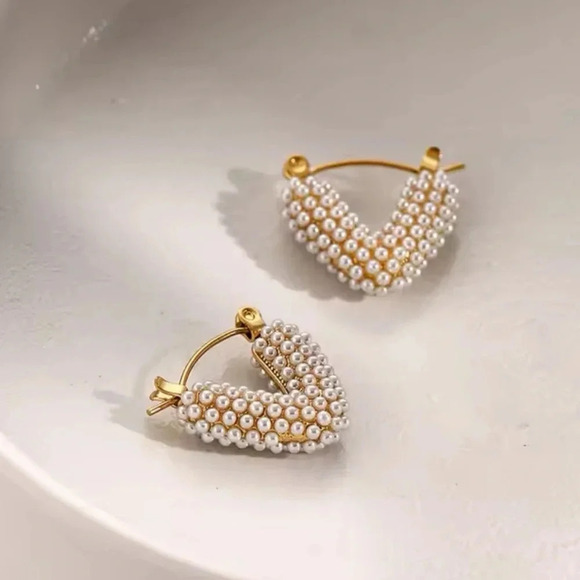 Penelope Heart Pearl Earrings - Picture 6 of 7